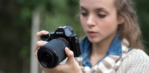 A7_LifeStyle_wSEL2870_wWomen_ExpApr2015_DSC6684-1200