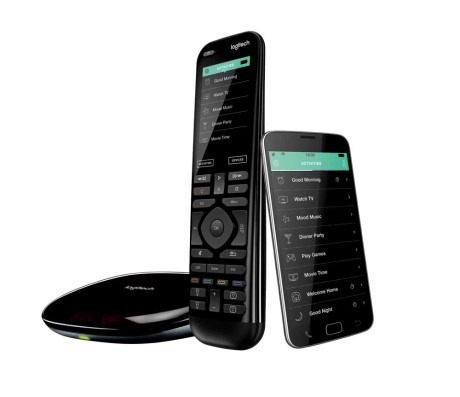 Hub er hjernen i systemet, og kan styres både med fjernkontrollen og med en app. (Foto: Produsenten)