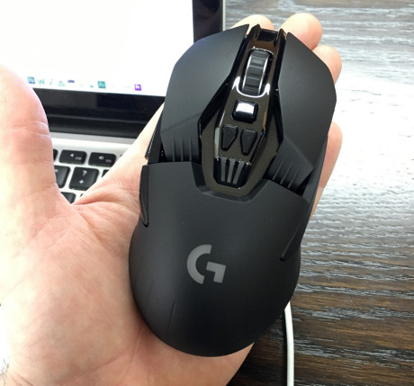 Logitech G900 er virkelig lett, og meget velbalansert. Foto: Geir Gråbein Nordby