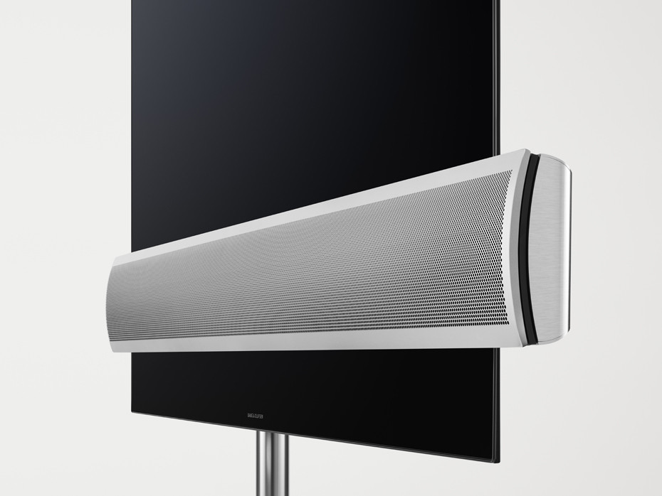 Integrerad soundbar. Det är nästan lockande att kalla Eclipse för en högtalare – fast med inbyggd OLED-skärm! Effekten är hela 450 watt, vilket ger stora förhoppningar om ett potent ljud. Foto. Bang & Olufsen