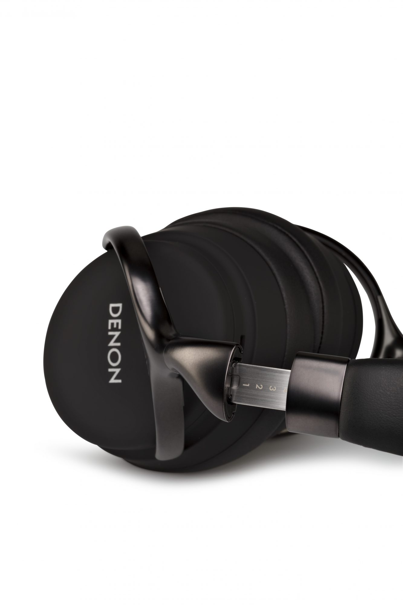 Denon AH-D1200 1 Denon AH-D1200 1