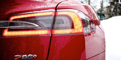 Tesla-S-rear-light