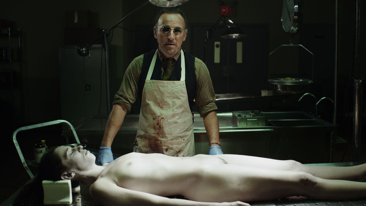 Bruce Springsteen som patolog i Lillyhammer, säsong 3 (Foto: Netflix)