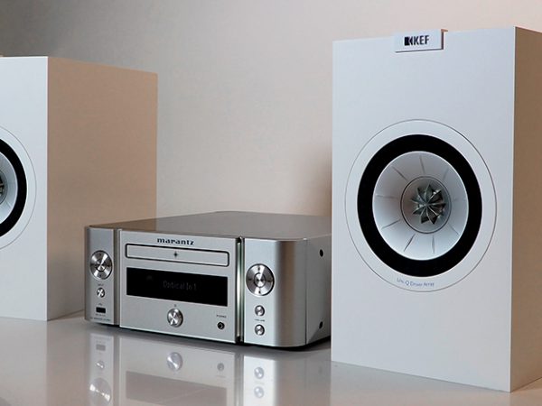 Marantz M-CR611 og KEF Q150
