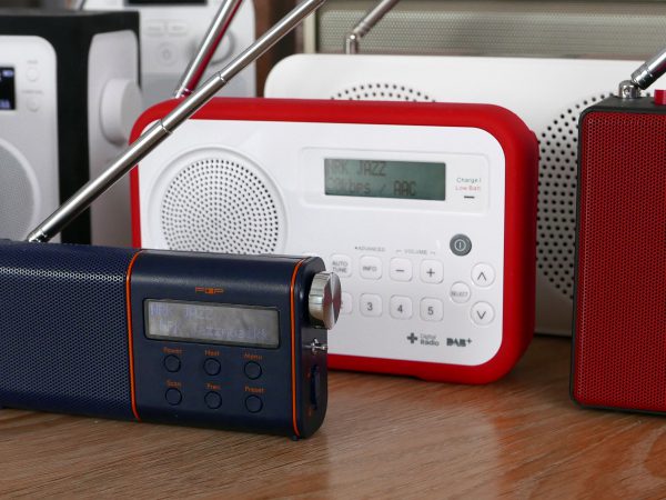 8 bærbare DAB-radioer