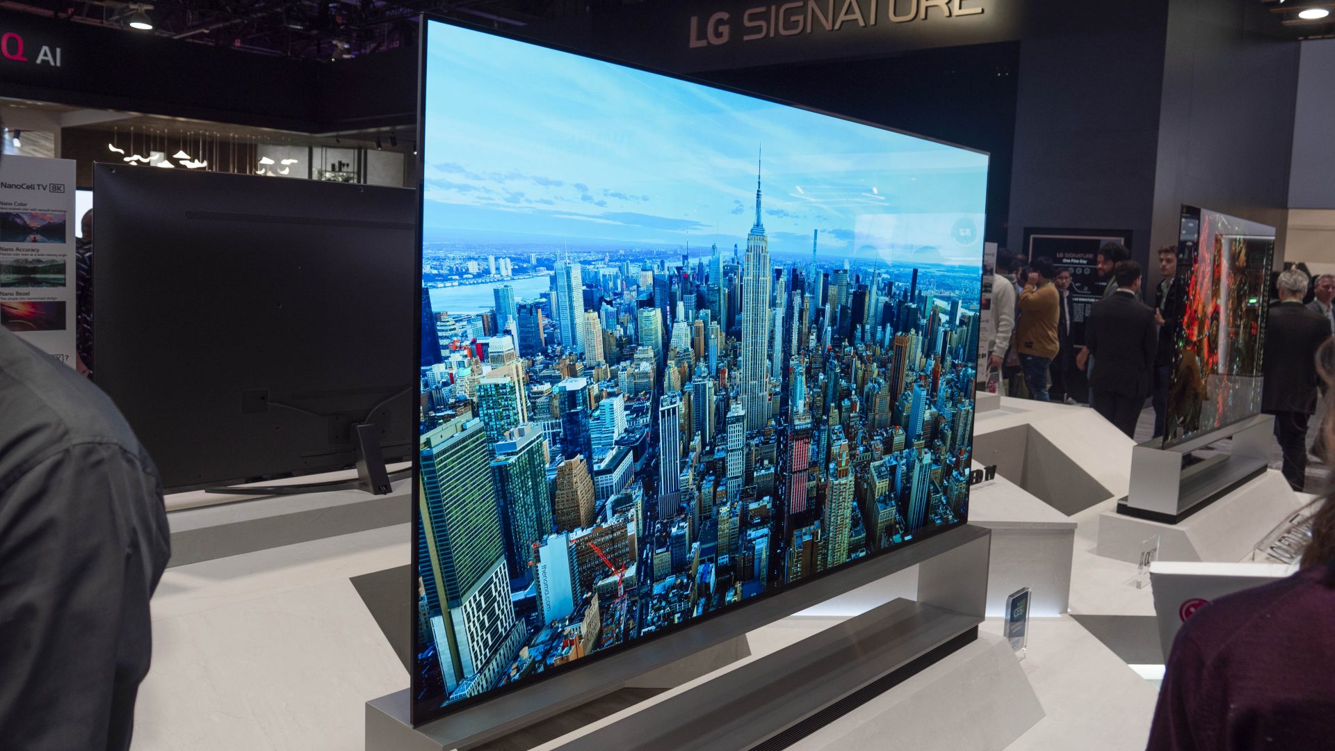 CES: 8K OLED eller QLED i 2019?