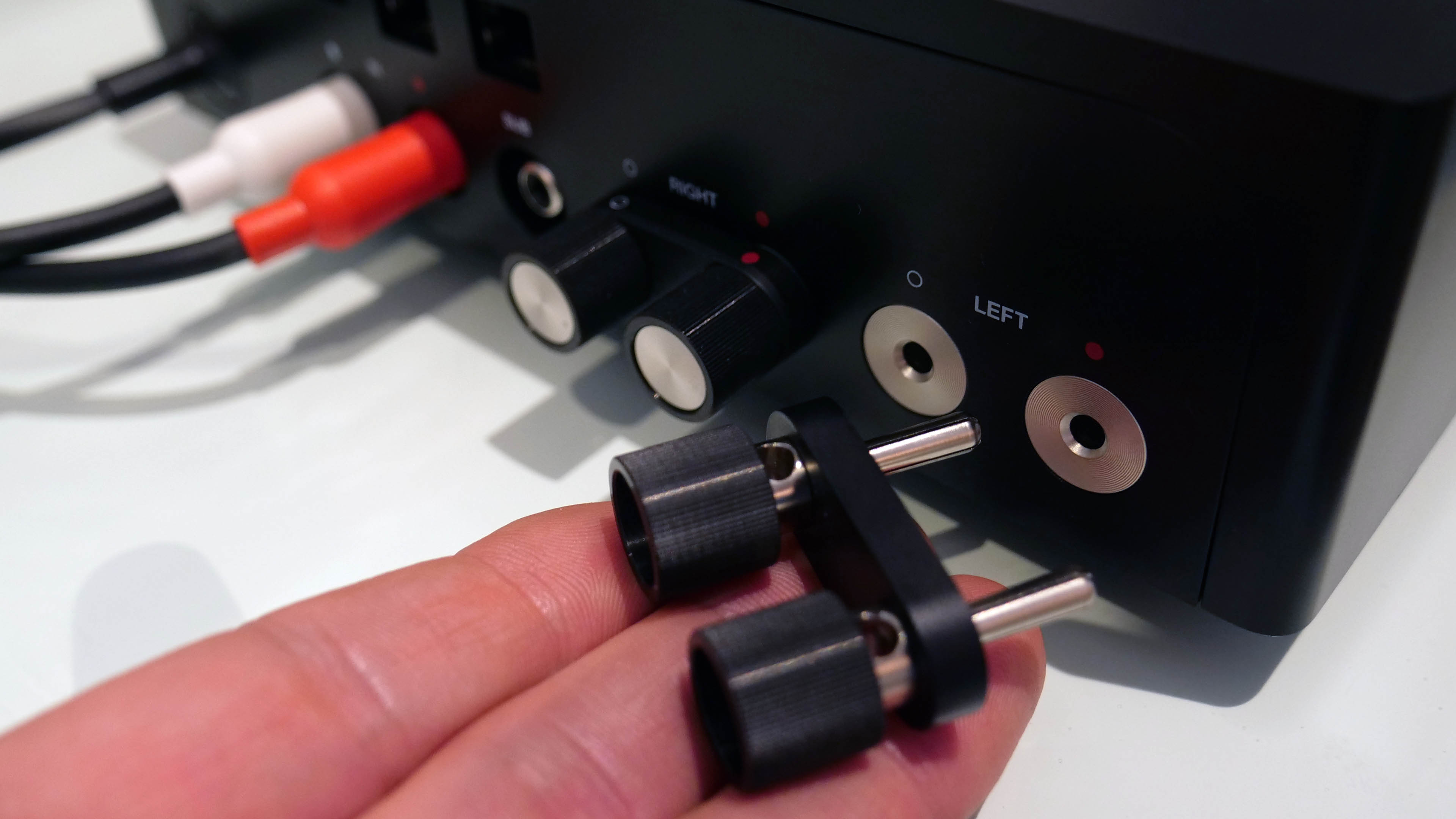 Sonos egenutvecklade högtalarterminaler är ett litet genidrag! Foto: Geir Gråbein Nordby