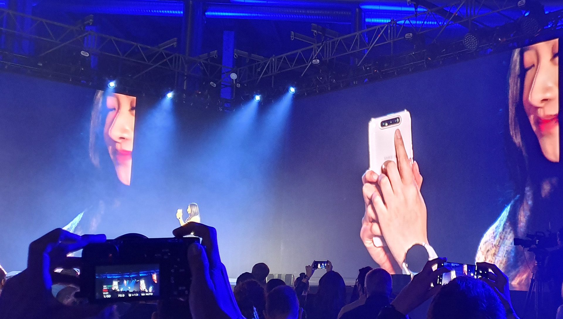 Her er Samsungs super-selfiekamera