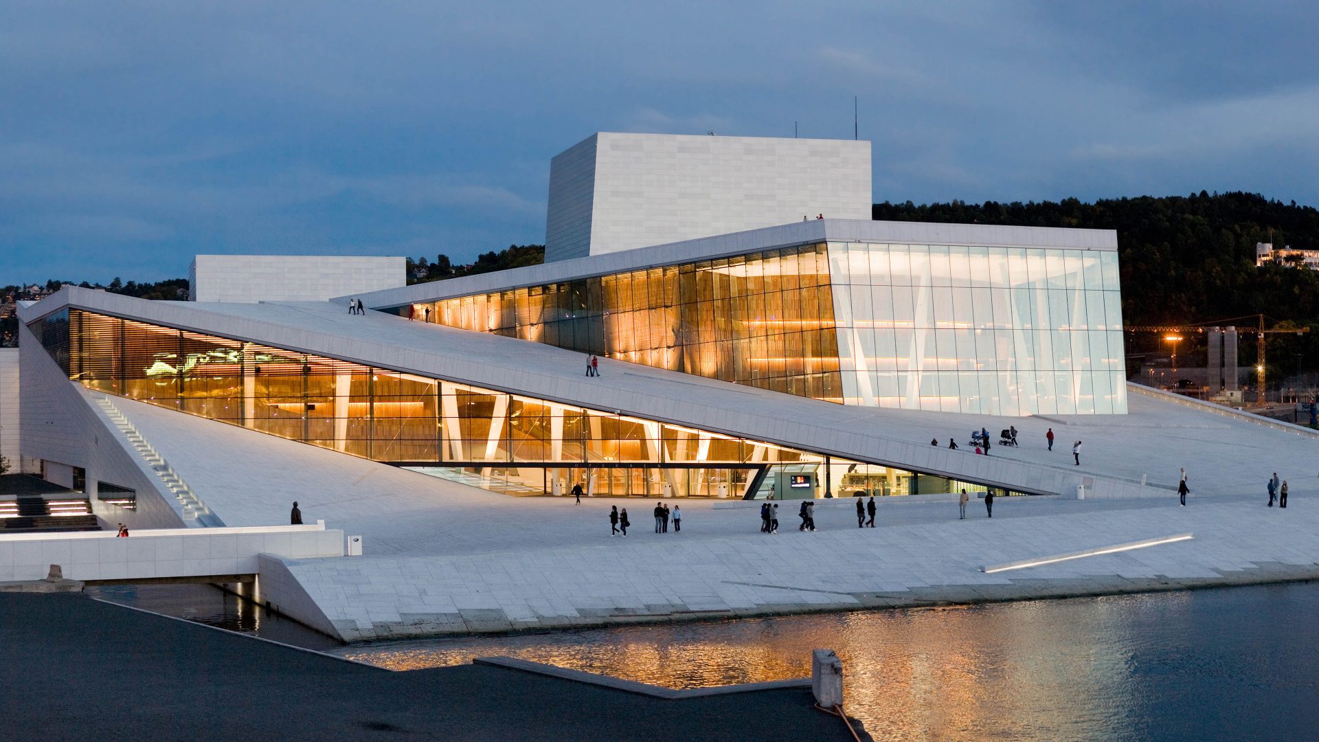 Oslo_Opera_by_night