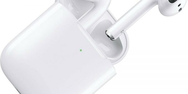 Apple AirPods with Wireless Charging Case