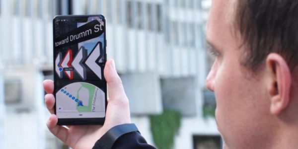 Ny AR-funksjon gjør det lettere å finne fram med Google Maps