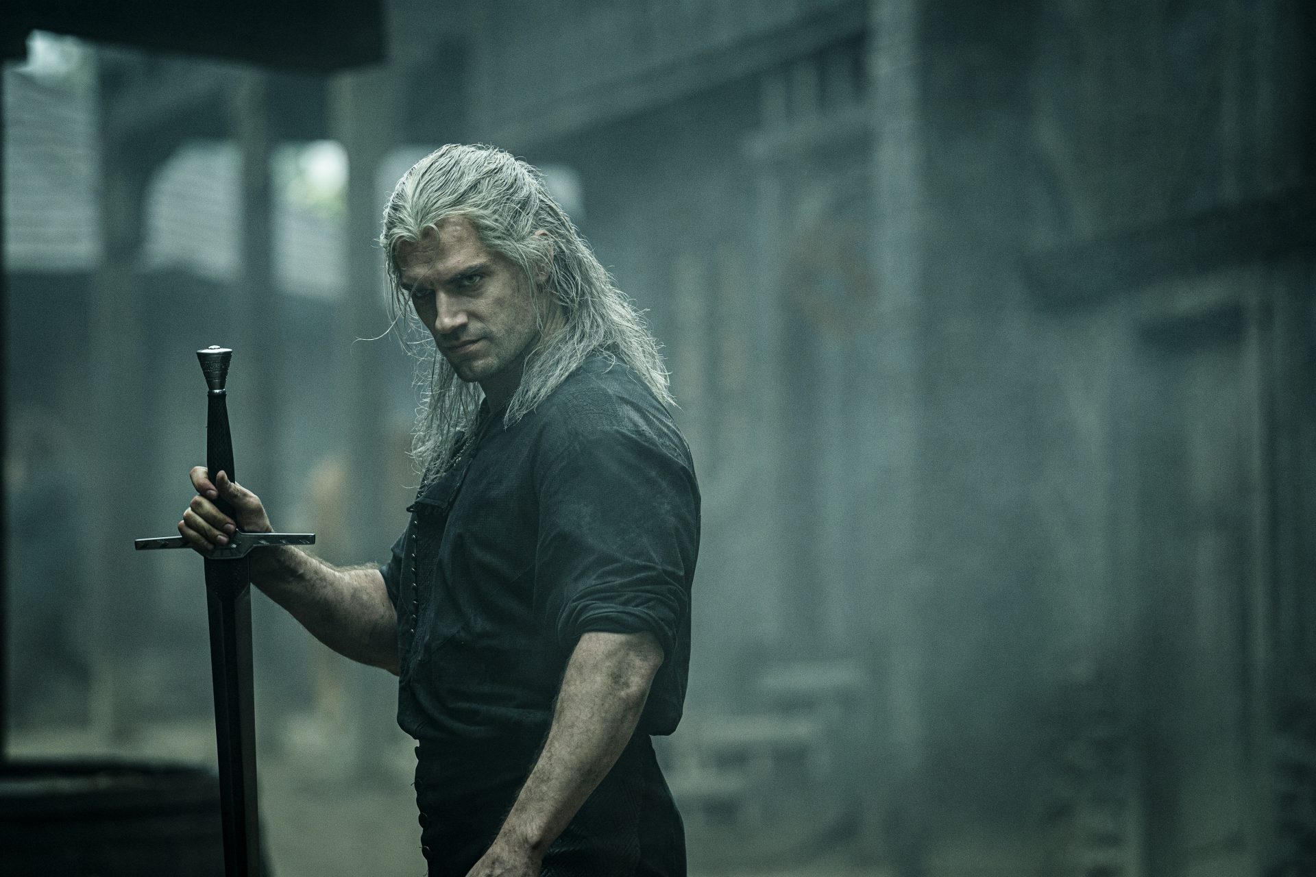 Hemsworth erstatter Cavill i The Witcher