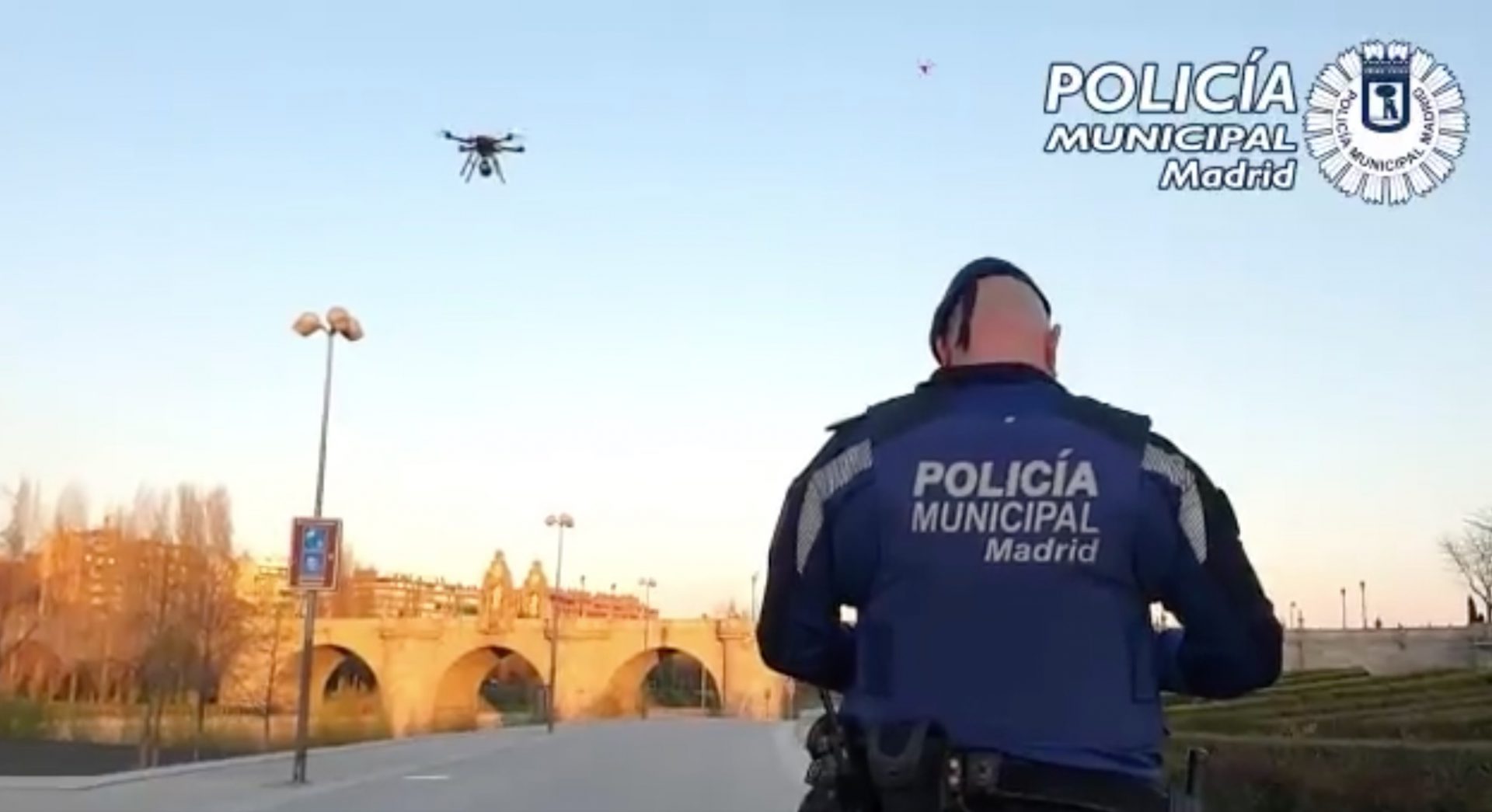 Spansk politi bruker droner til at oppretholde corona-karantene