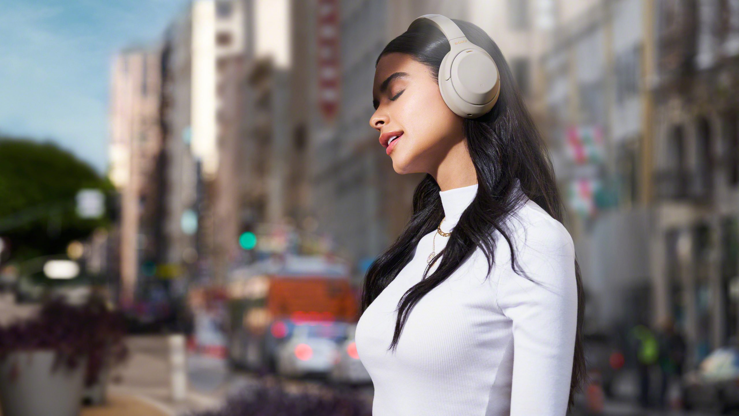 Sony WH-1000XM4 6 Sony WH-1000XM4 lifestyle