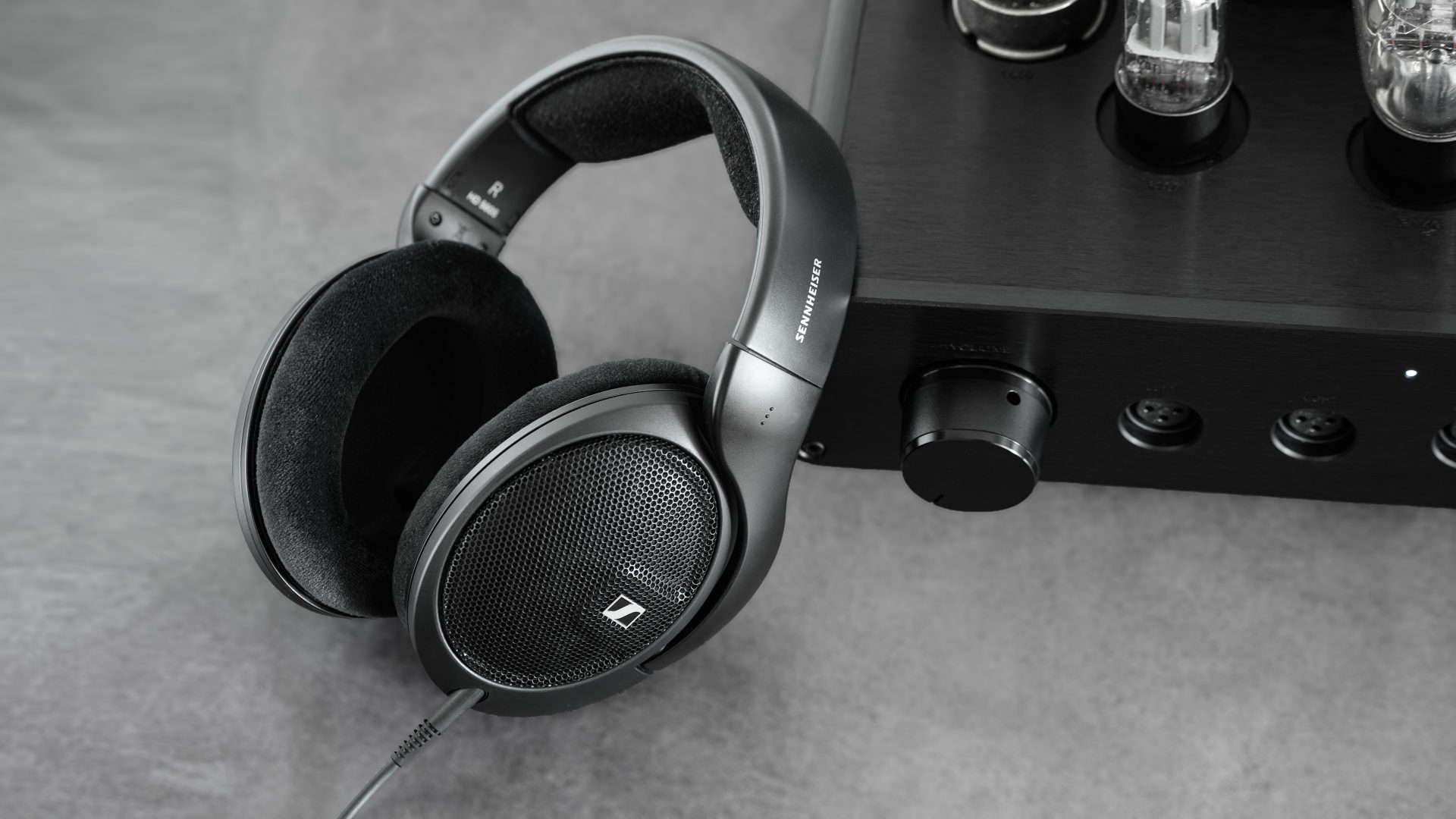 Sennheiser HD 560S spread