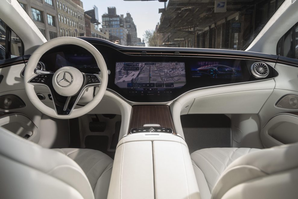 Mercedes-Benz_EQS_Manhattan_49