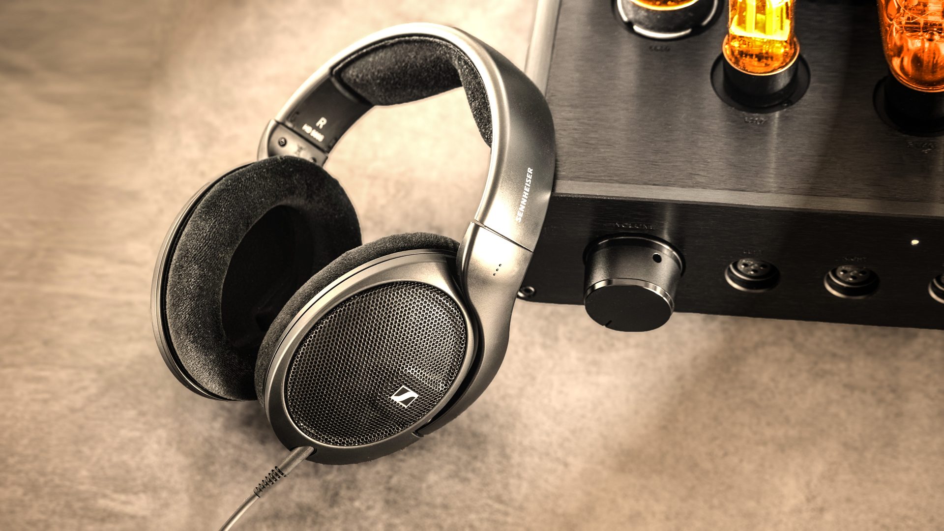 Sennheiser HD 560S spread