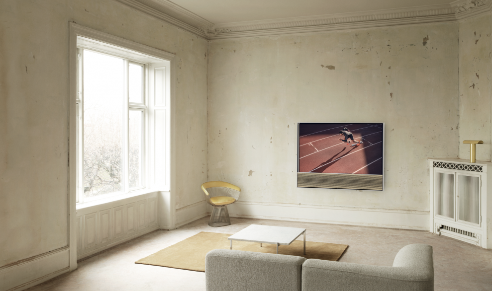 Beovision Contour 55 on wall