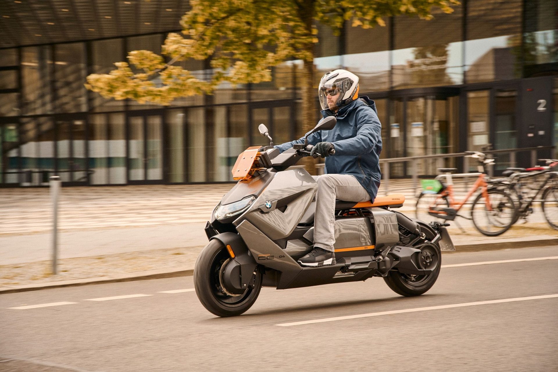 BMW elektrifiserer tohjulingene