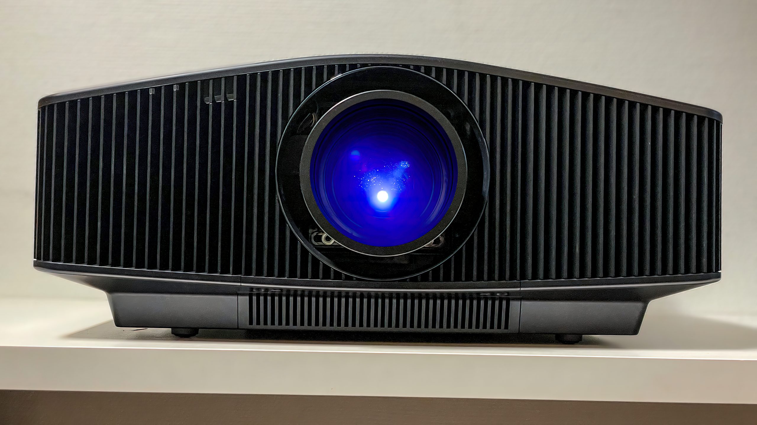 Sony VPL-VW890ES 1 Sony VPL-VW890ES
