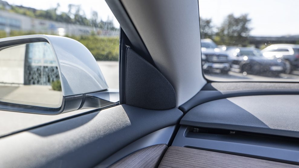 Tesla Model 3 Standard Range Plus left speaker