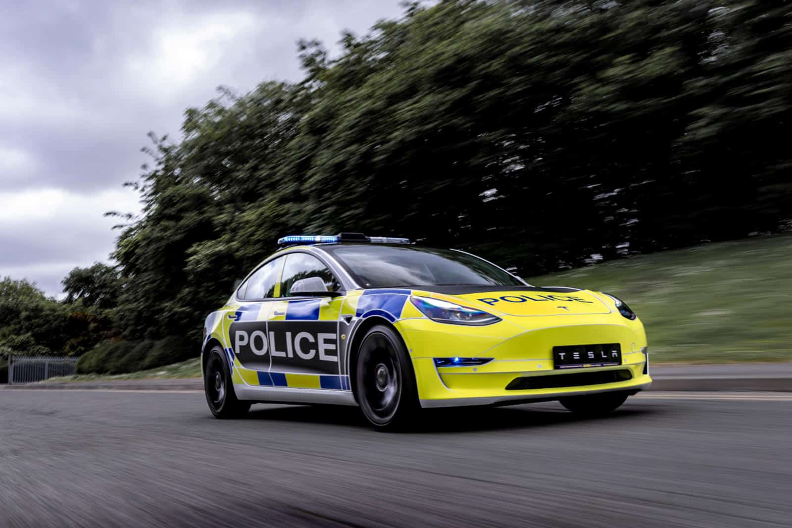 Tesla_Model_3_Police_UK_03
