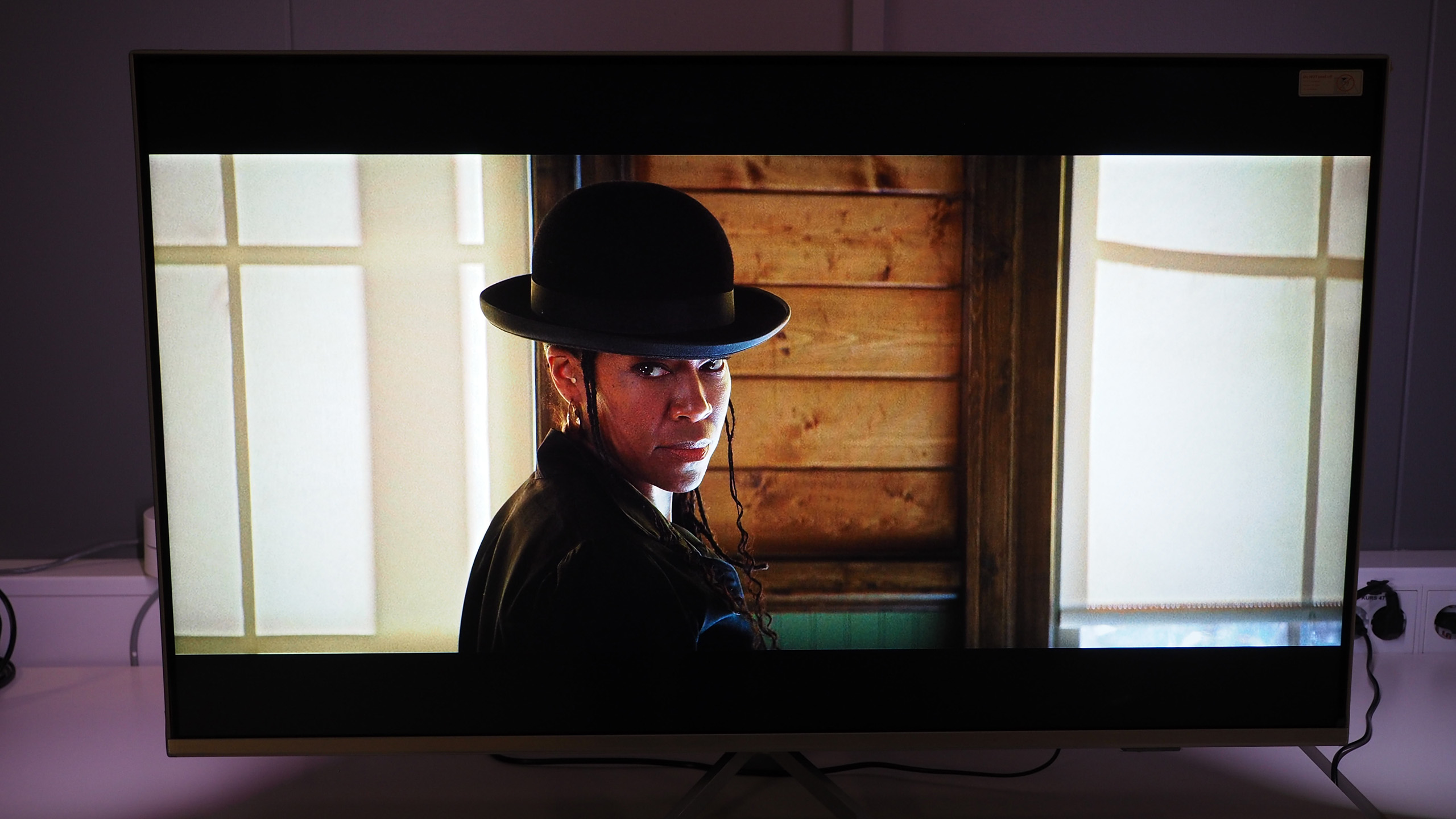 TEST: 43” 4K-TV-er under 10.000 kr - Kompakte 43” LCD TV-er til små rom