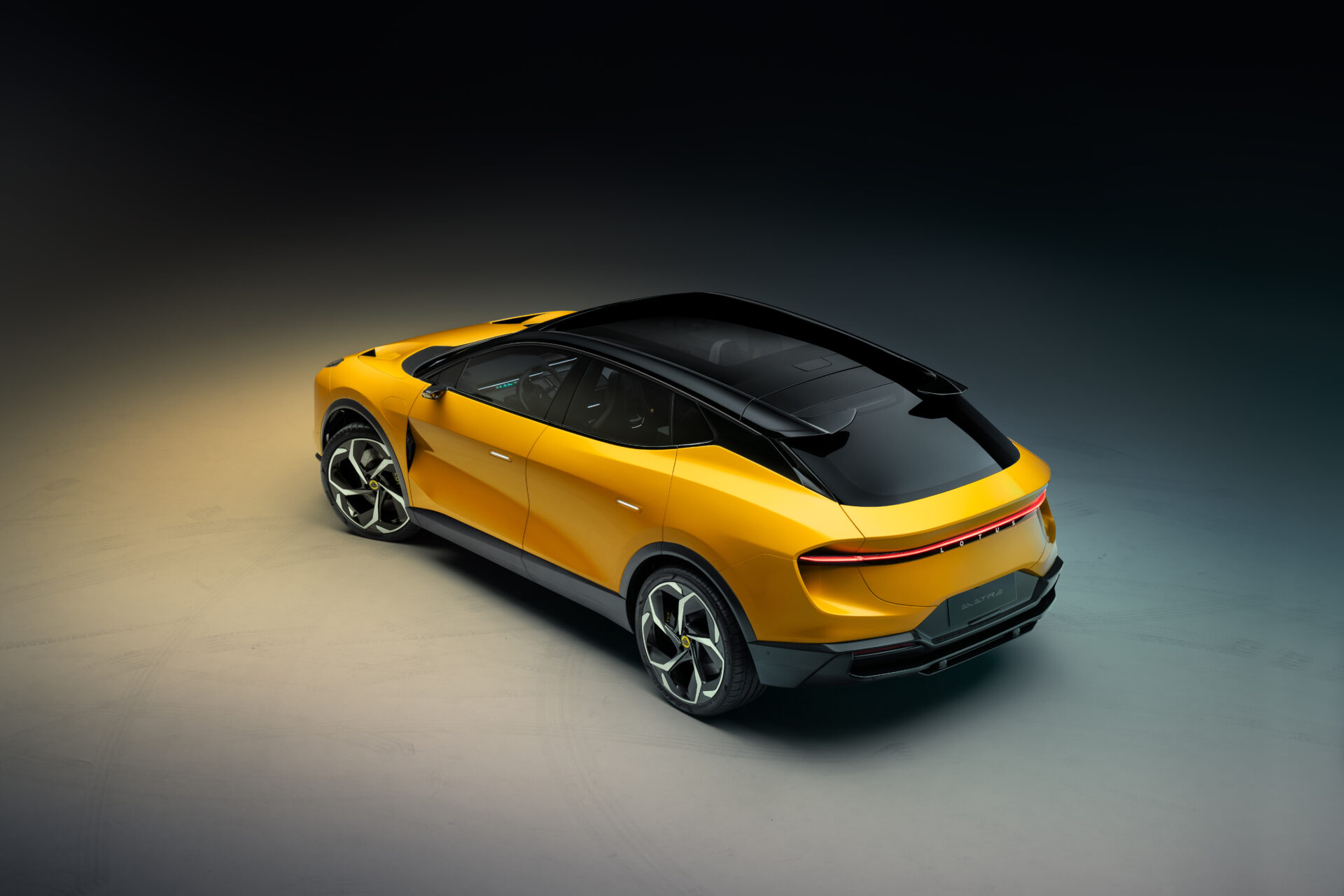 Lotus Eletre blir den første elektriske hyper-SUV-en