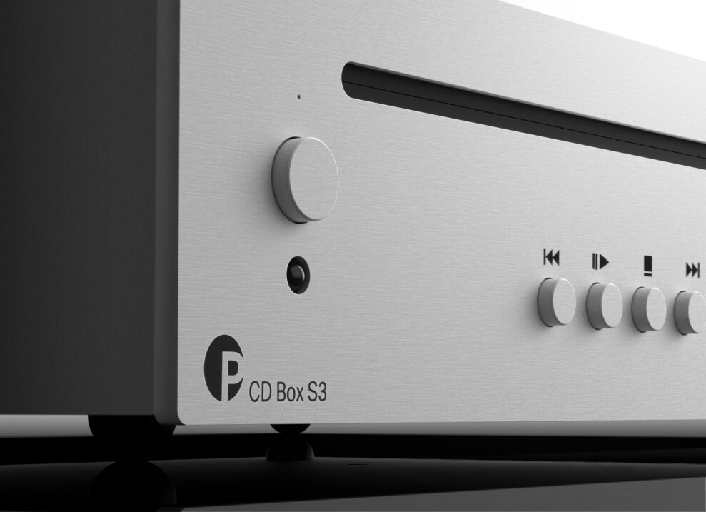 CD Box S3 silver closeup