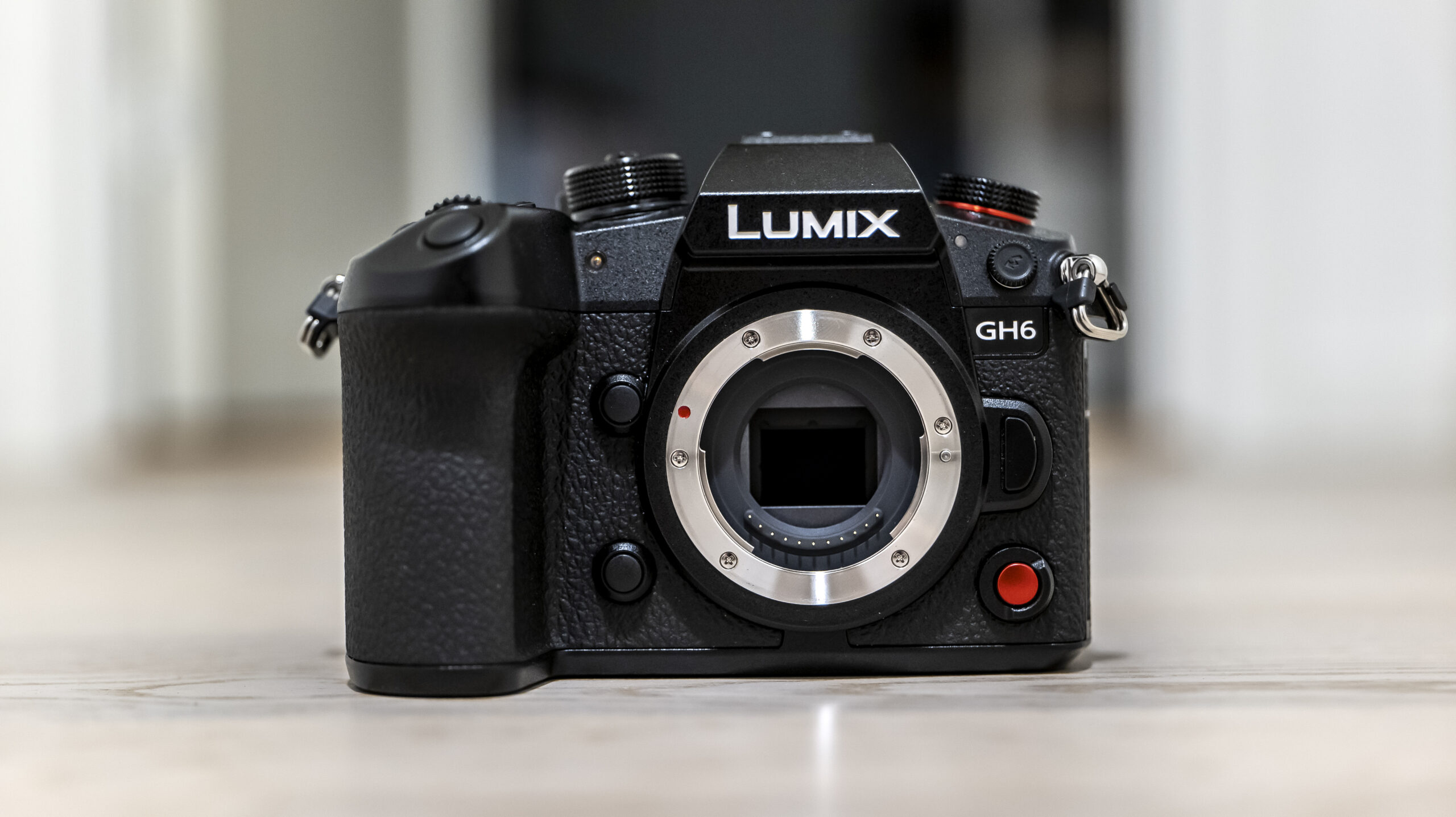 Panasonic Lumix DC GH6 front