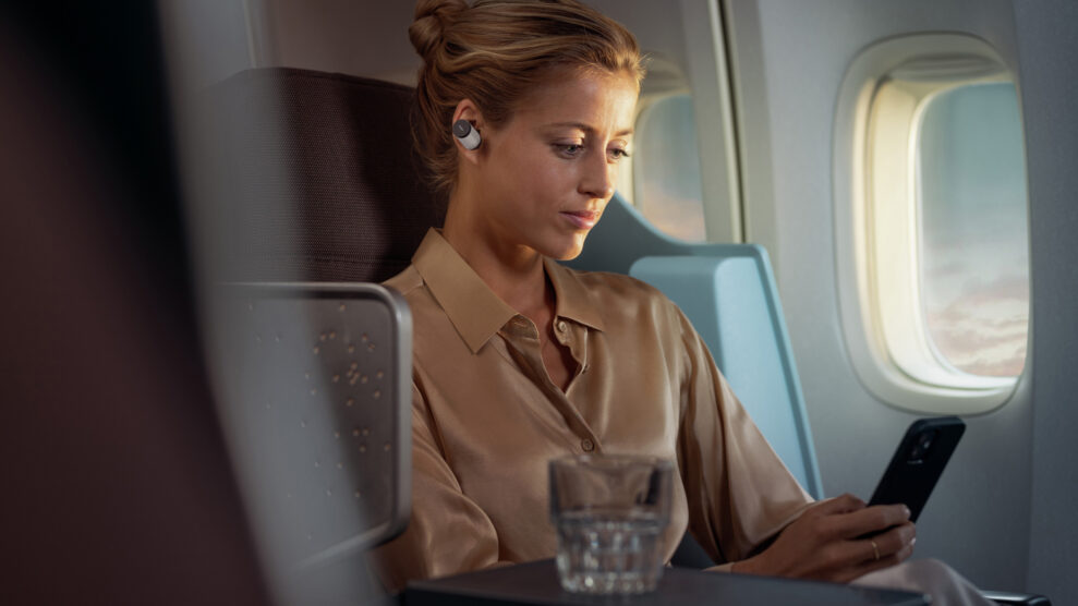 Philips Fidelio T1 lifestyle flight