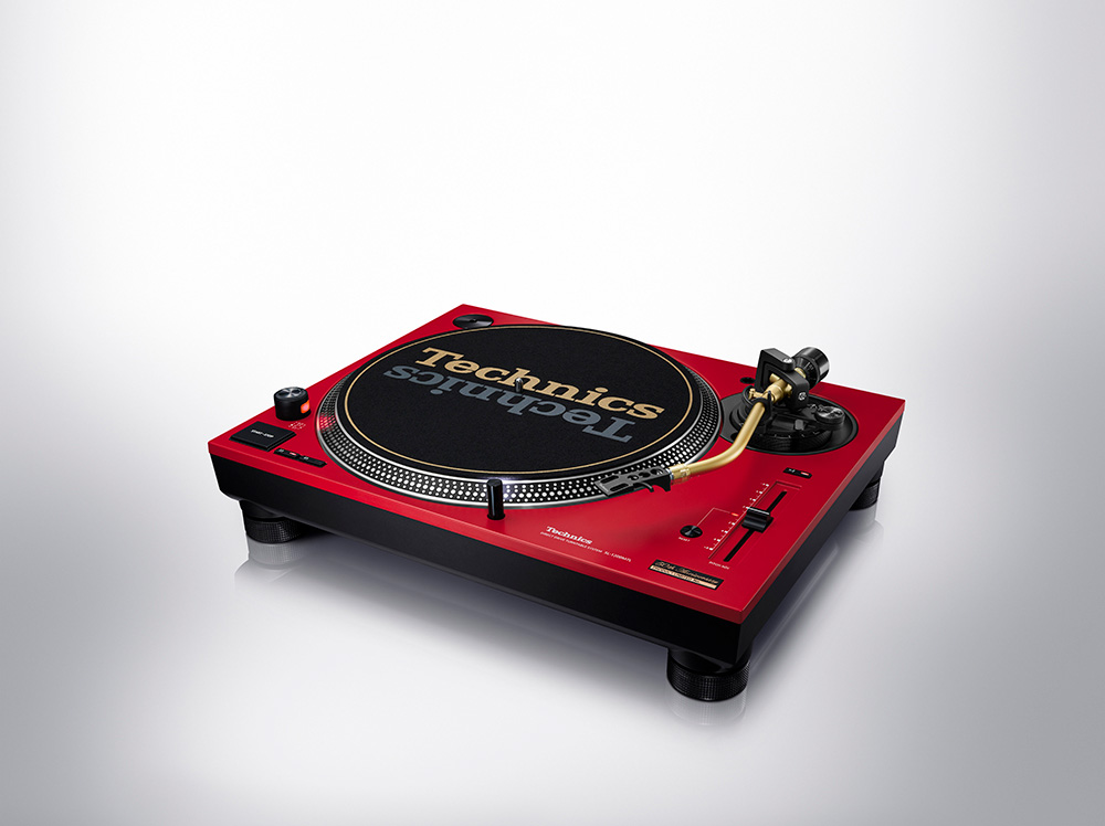 Technics SL-1200MK7 kommer i farger