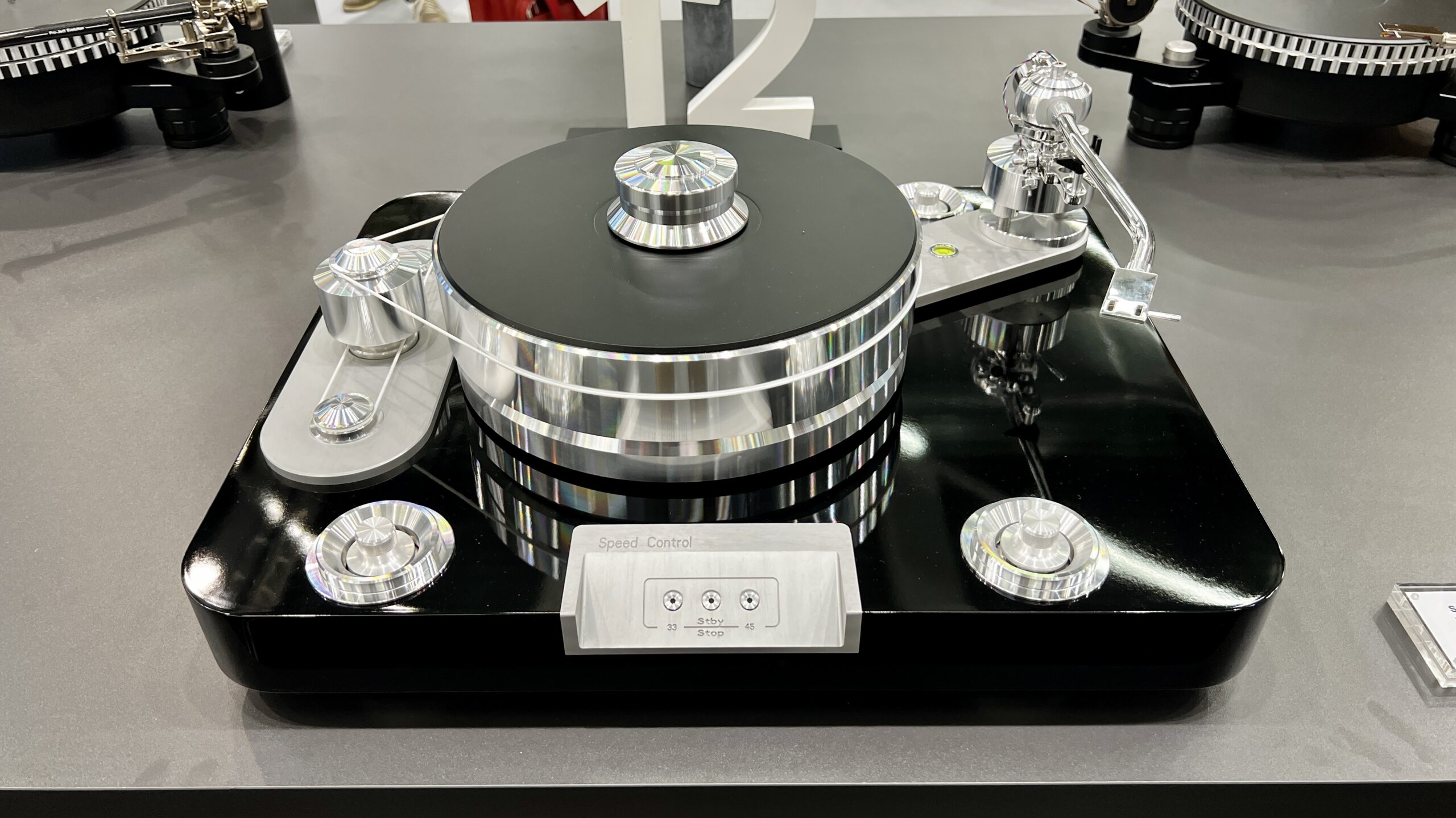 High-End 2022 Pro-Ject Metallica Turntable