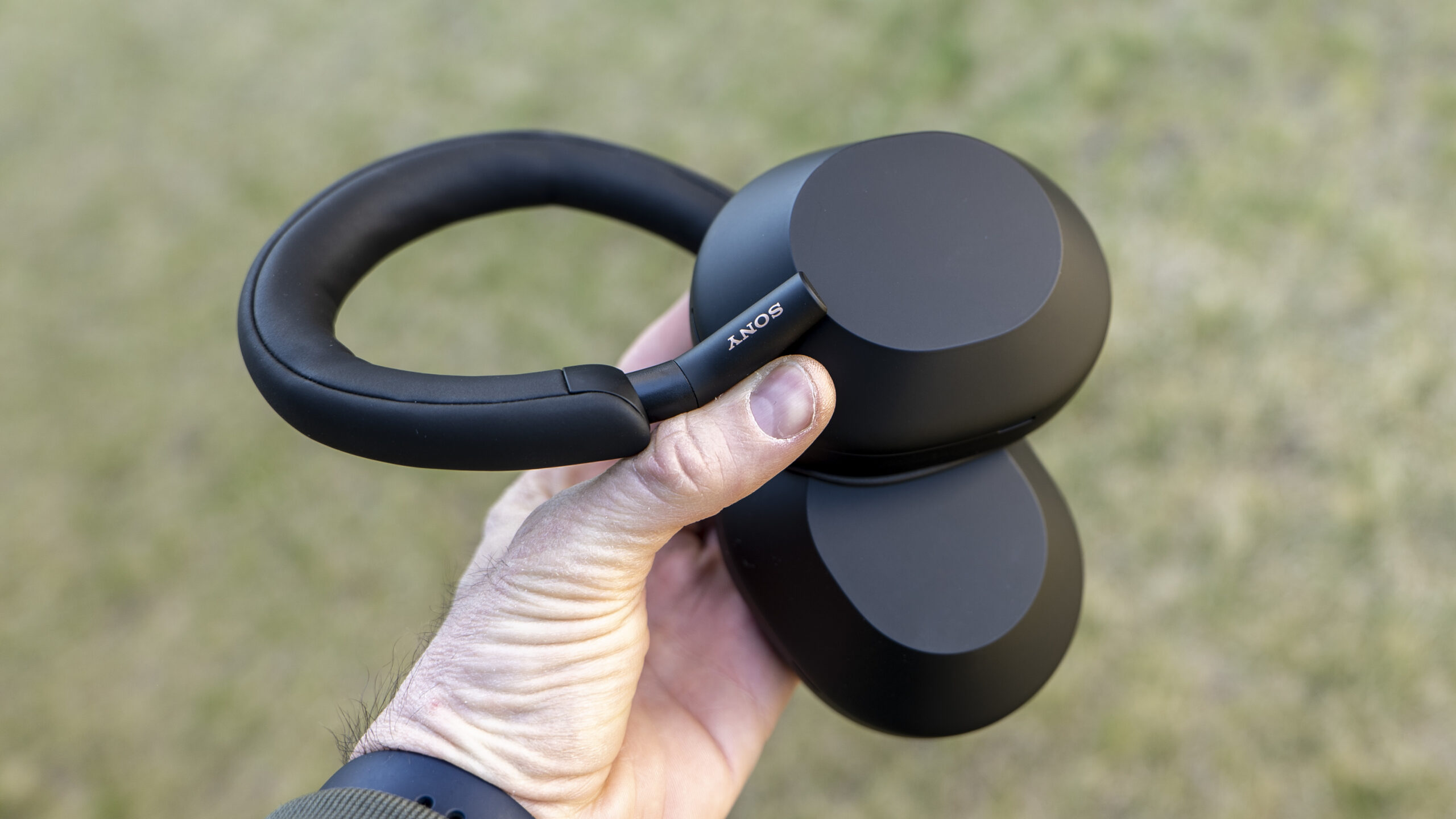Sony WH 1000XM5 bendable