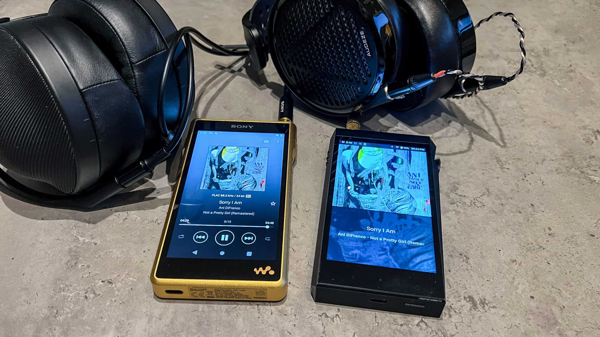 High-end musikkspillere: Sony NW-WM1ZM2 mot Astell & Kern SP2000T