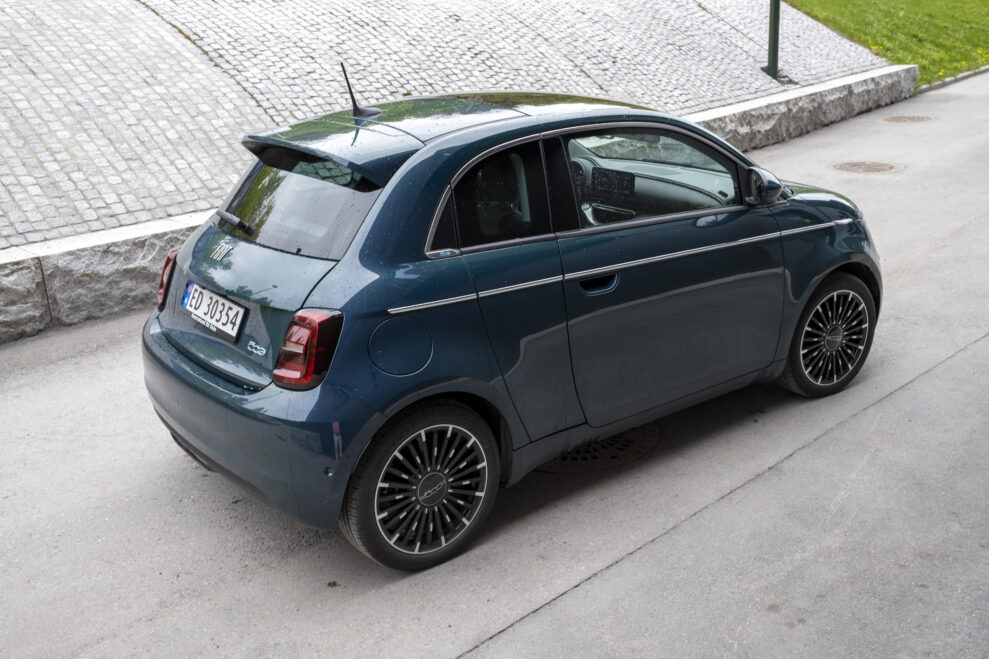 FIAT 500 electric side