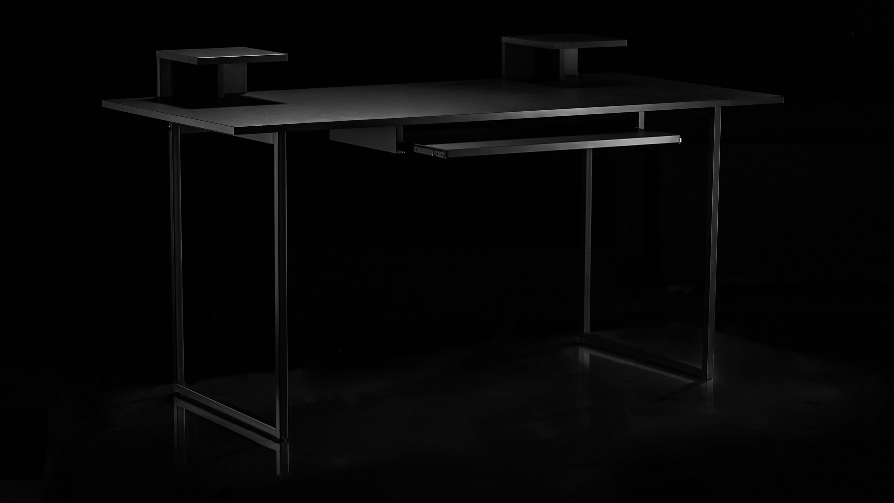 IKEA OBEGRANSAD skrivbord svart bakgrund