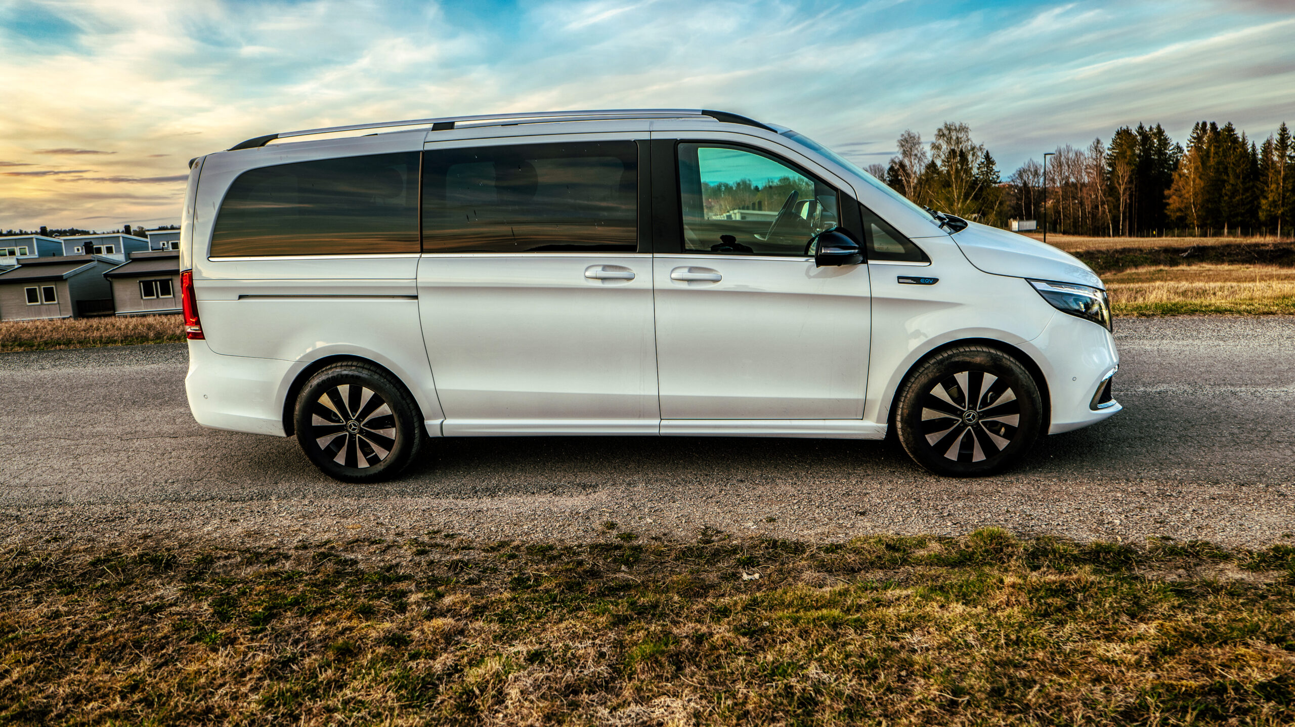 Mercedes Benz EQV 300 right side HDR