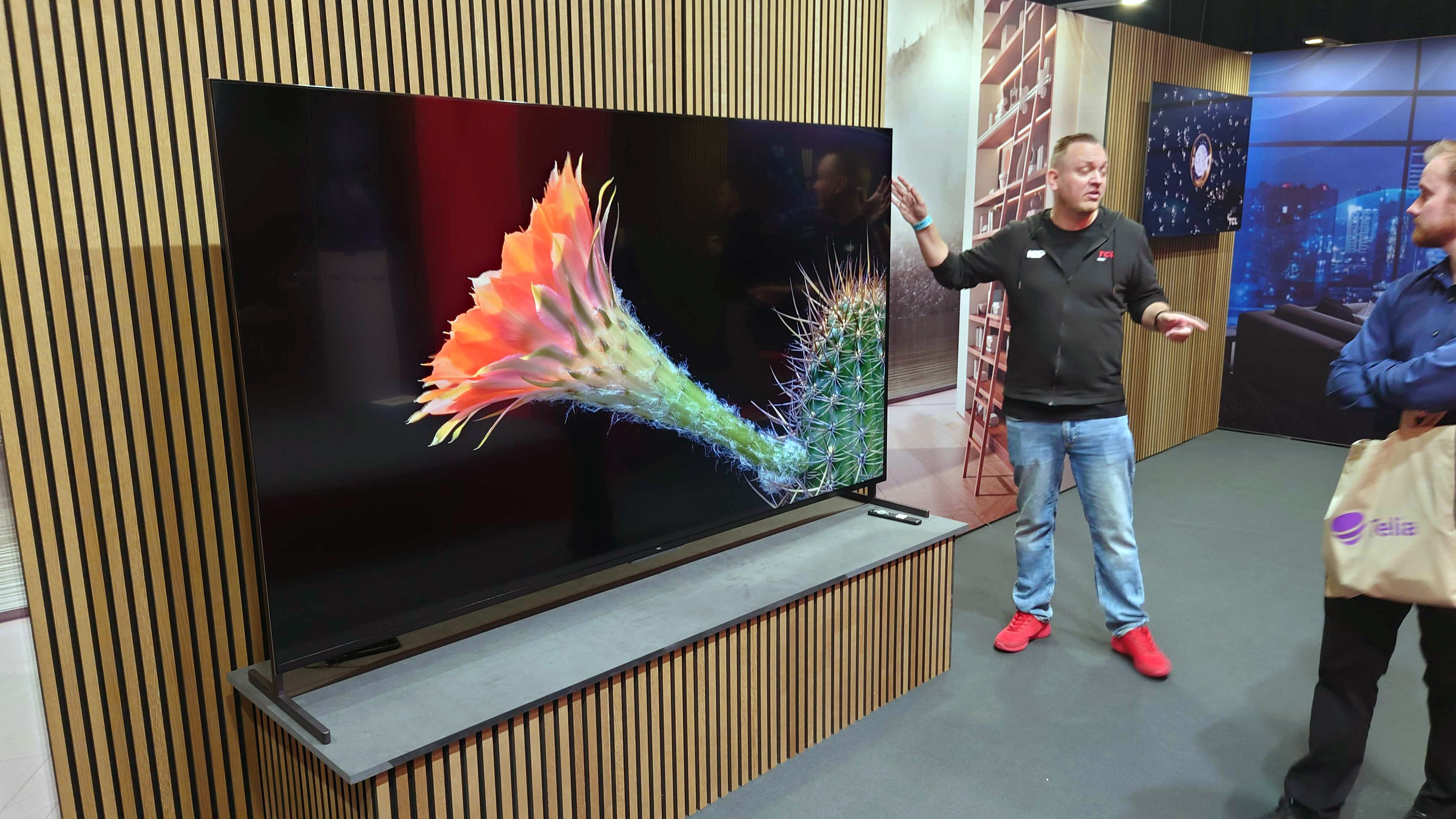 TCL 98C735: Gigant-TV til gunstig pris