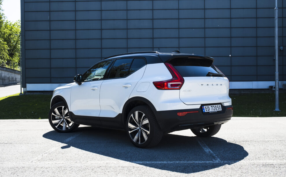 Volvo XC40 FWD bak