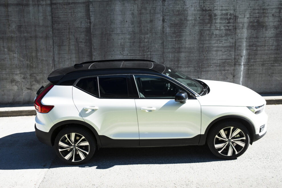 Volvo XC40 FWD over