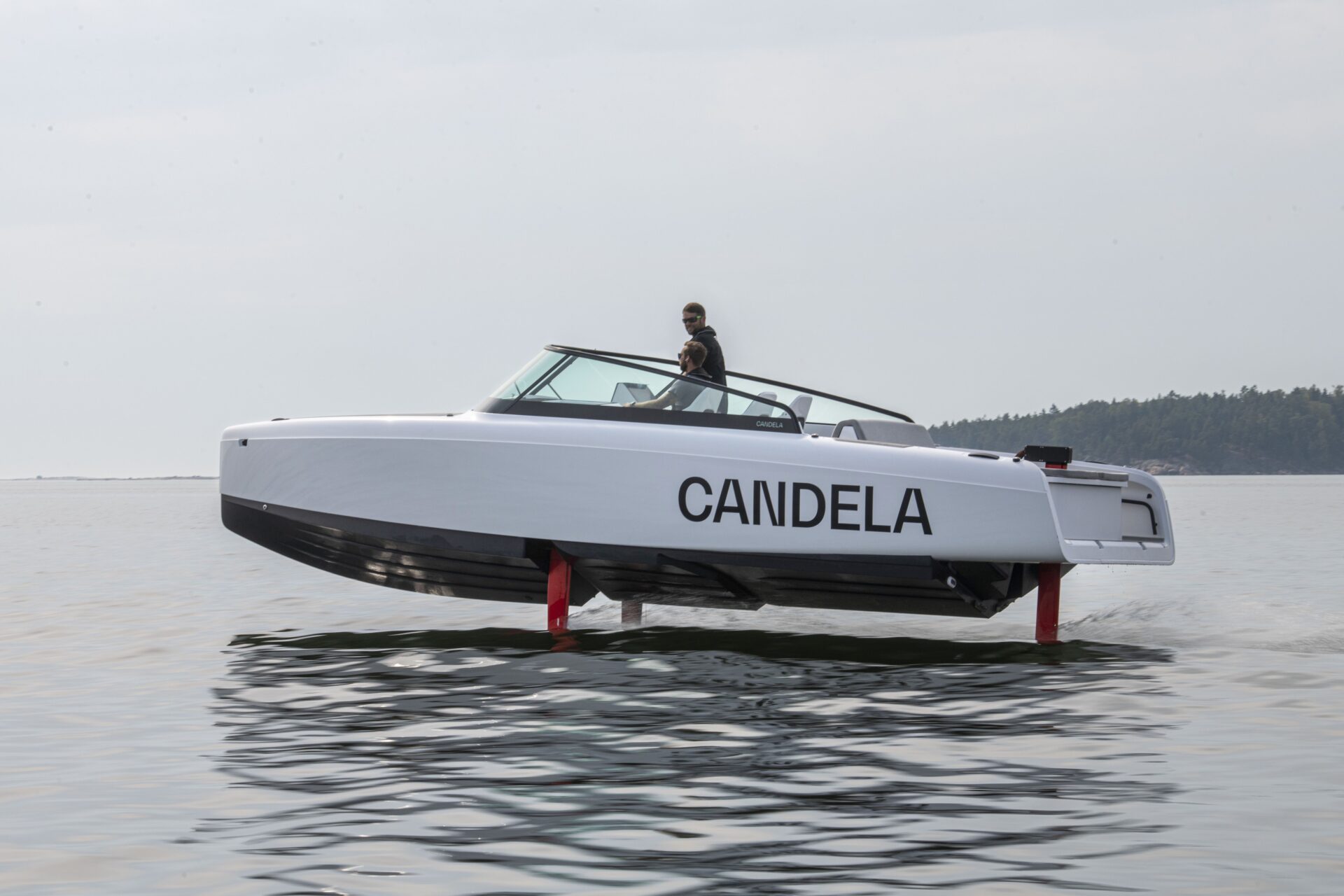 Candela C-8 går på strøm