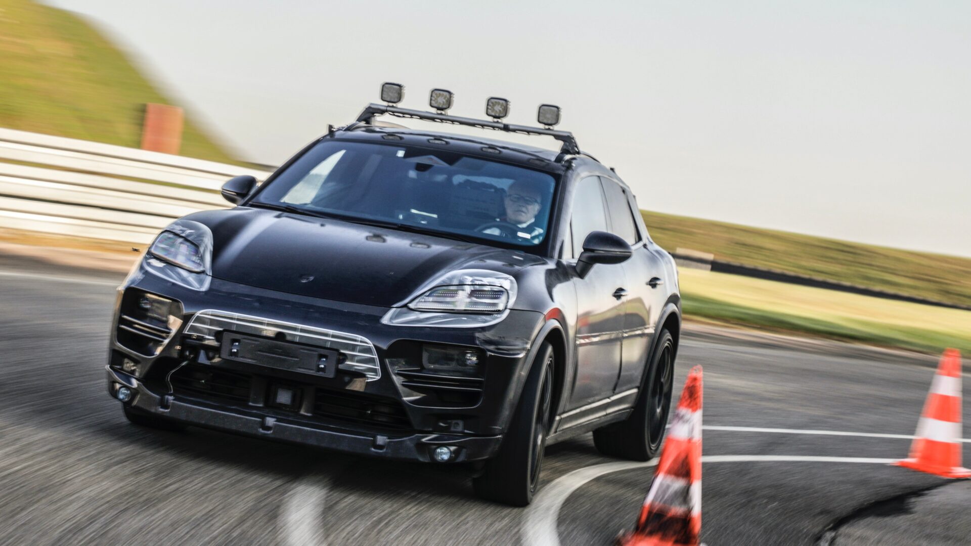 Lang rekkevidde og masse kraft: Slik blir 2024 Porsche Macan