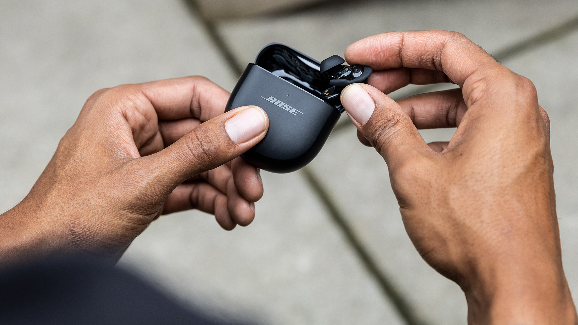 Bose QuietComfort Earbuds II lifestyle 2 Bose QuietComfort Earbuds II lifestyle 2
