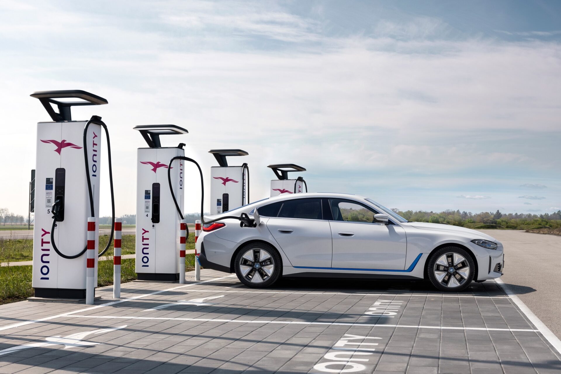 BMW Plug&Charge kommer i 2023