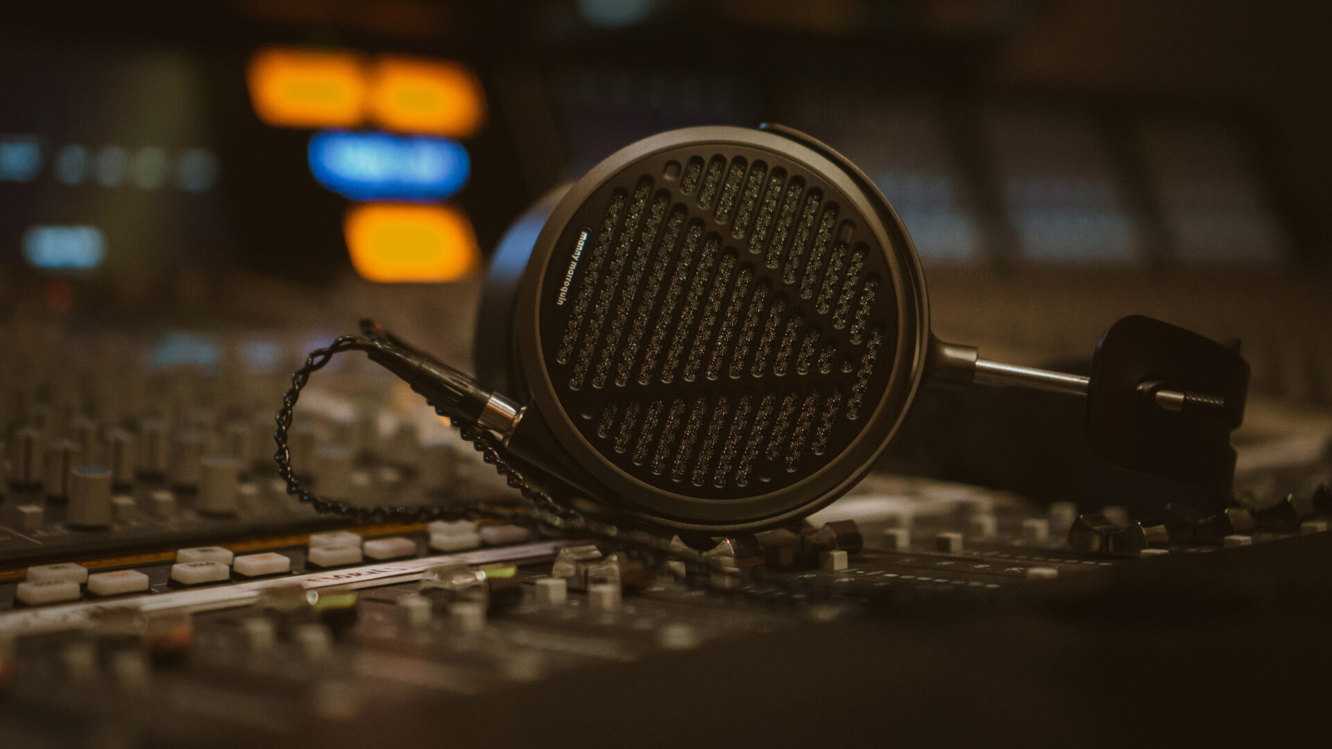 Audeze MM-500 in studio 2