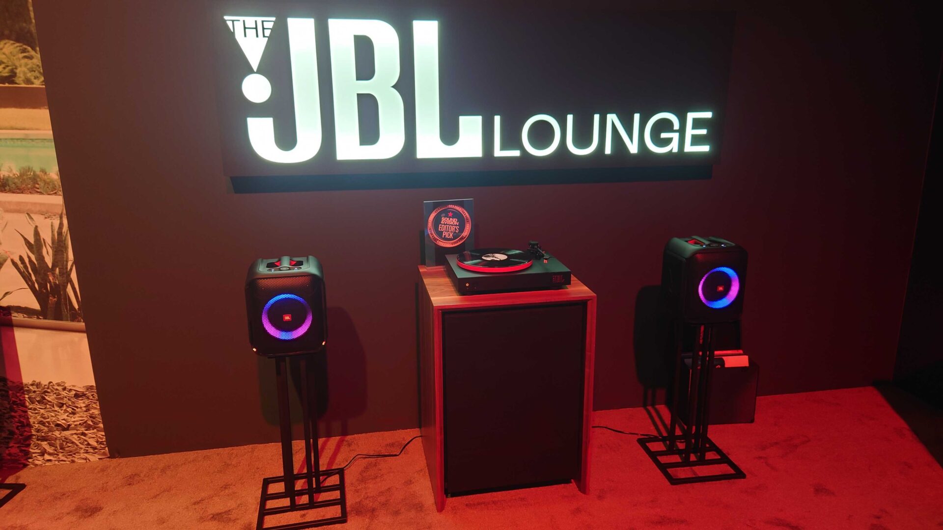 CES 2023: JBL Spinner BT –  første Bluetooth platespiller