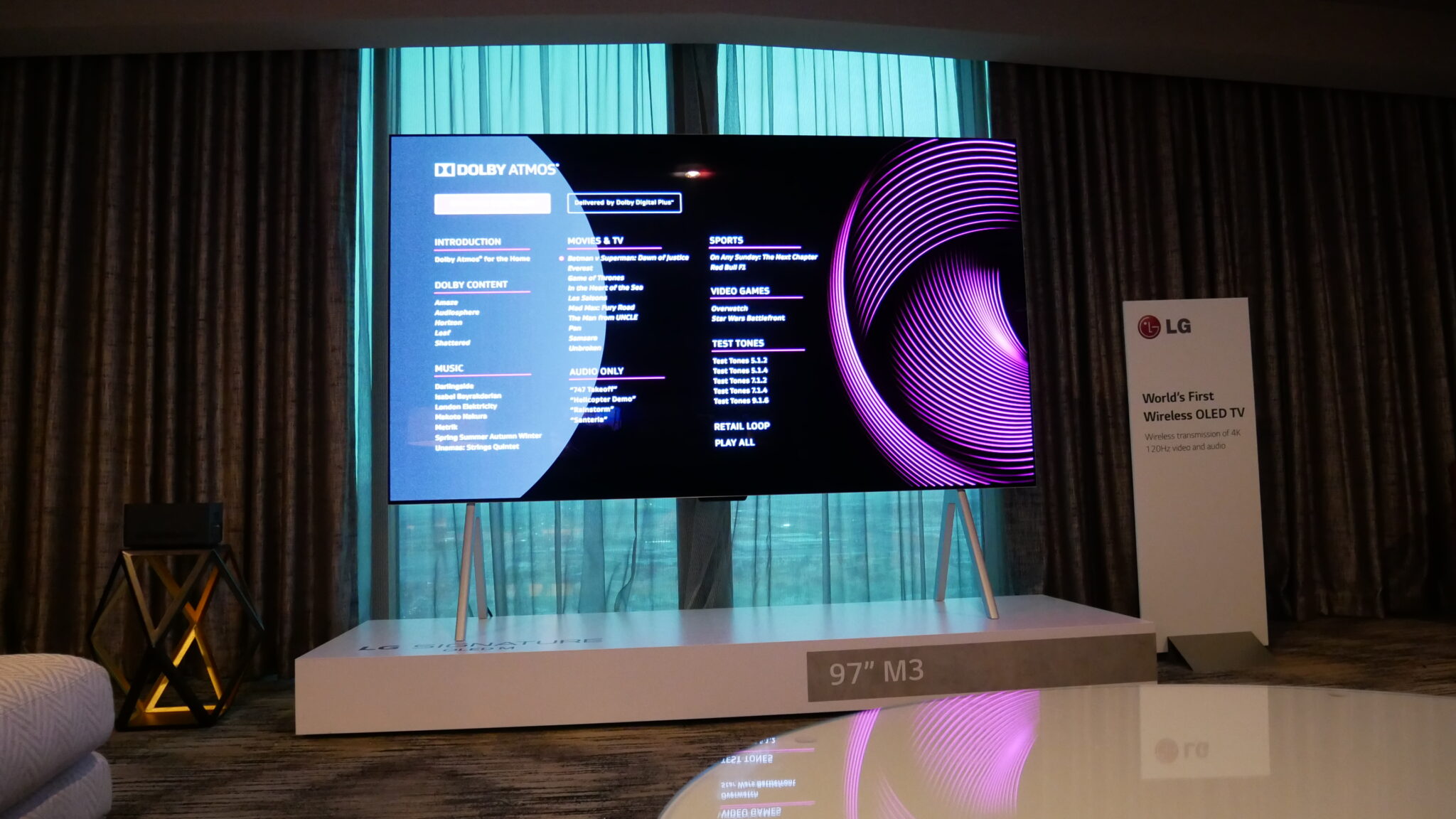 Tr dl s OLED TV Fra LG