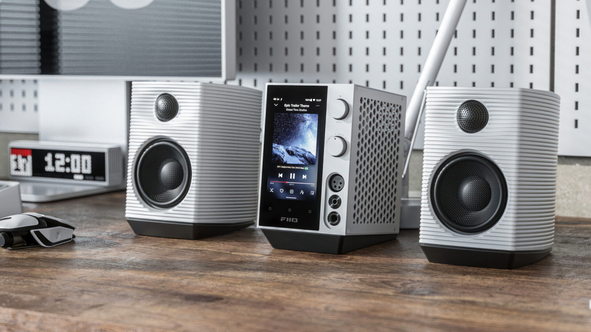 FiiO R7 lifestyle 2-scaled