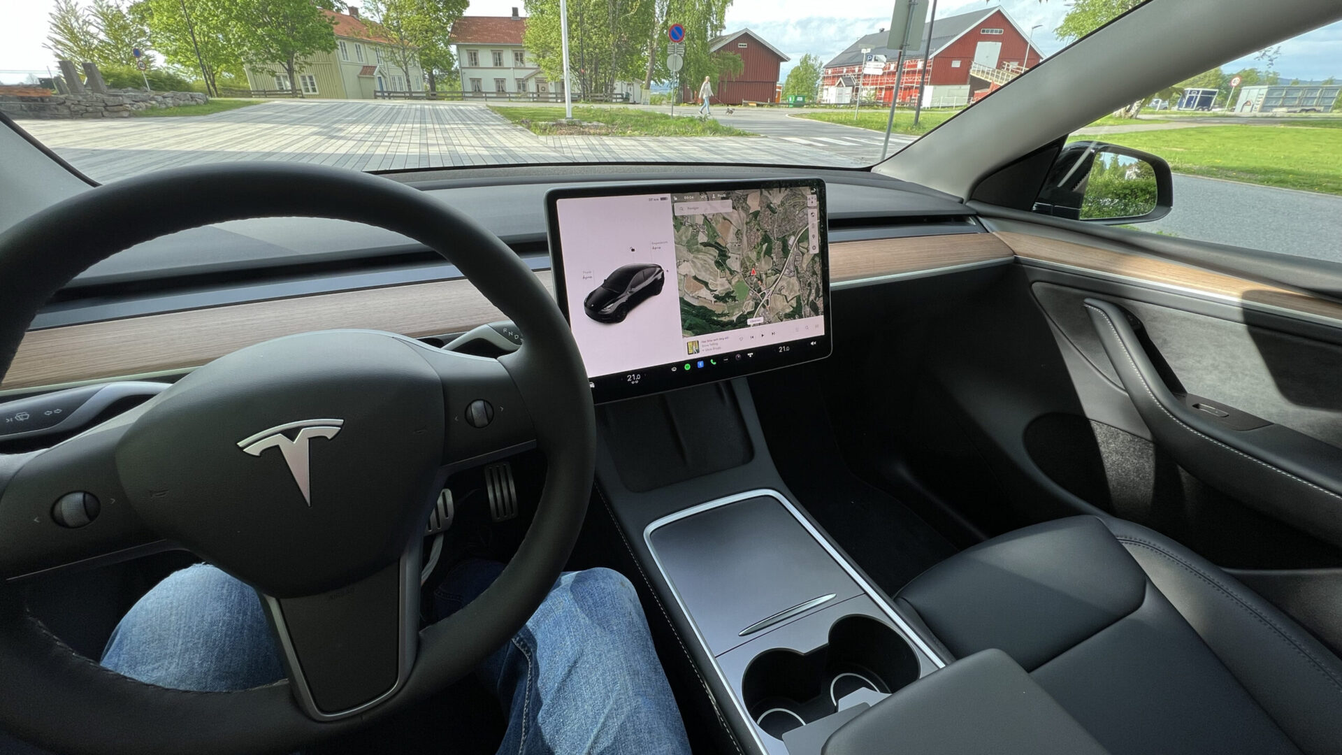 Sensitive videoer deles på Tesla-kontoret